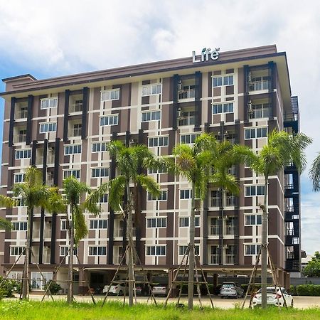 Life Grand Chiang Mai Hotell Exteriör bild