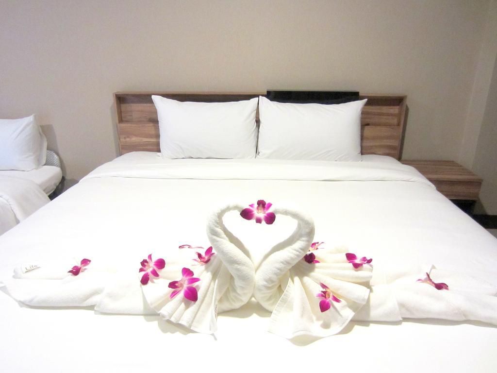 Life Grand Chiang Mai Hotell Exteriör bild
