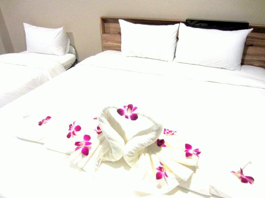 Life Grand Chiang Mai Hotell Exteriör bild