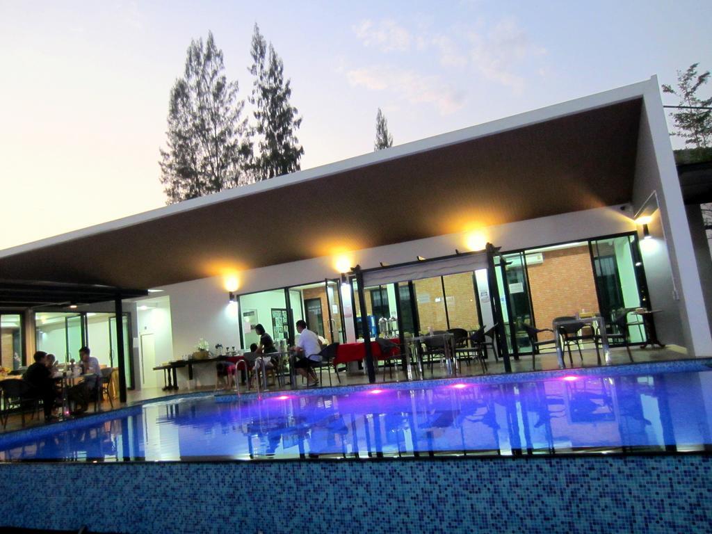 Life Grand Chiang Mai Hotell Exteriör bild