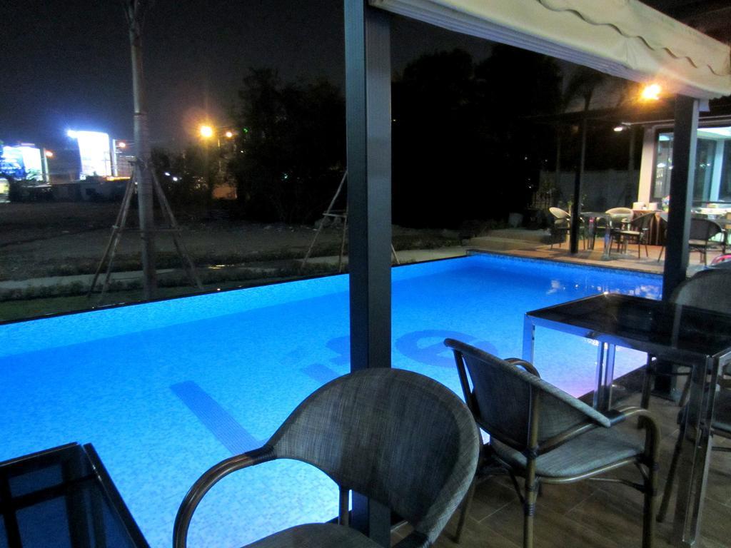 Life Grand Chiang Mai Hotell Exteriör bild