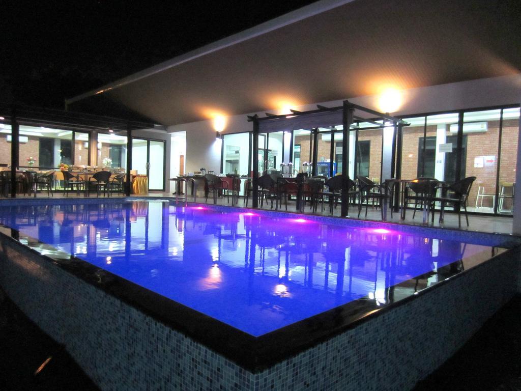 Life Grand Chiang Mai Hotell Exteriör bild