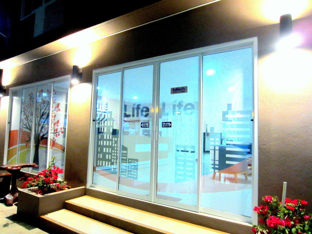 Life Grand Chiang Mai Hotell Exteriör bild