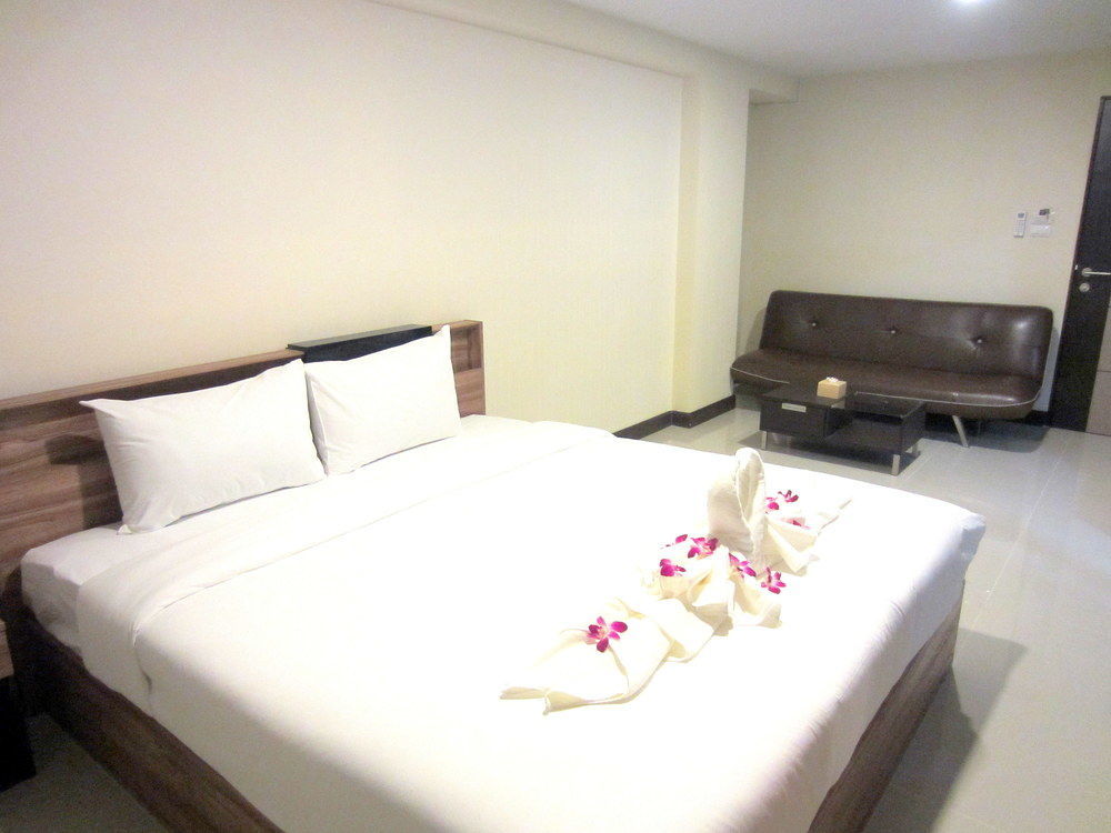 Life Grand Chiang Mai Hotell Exteriör bild